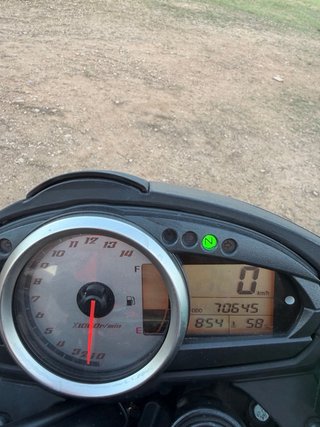 Moto Kawasaki Z750 Negra y Verde