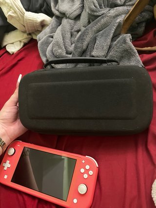 Nintendo Switch Lite Rosa + Funda y Cargador
