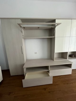 Mobile soggiorno beige e bianco