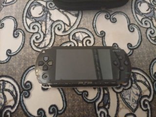 PSP Sony Negra + 2 Juegos