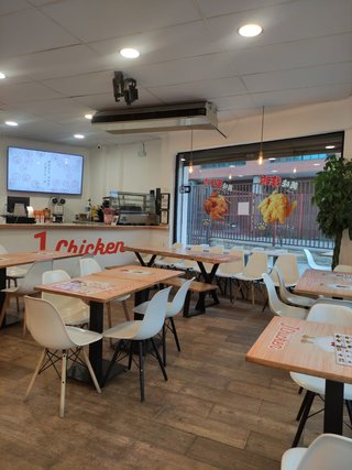Traspaso local Málaga muy buen lugar 1 año abierto