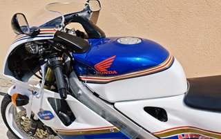 Honda RVF 400 - Moto Deportiva