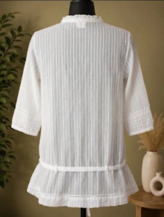 Blusa Pull&Bear blanca con cinturón estilo ibicenc