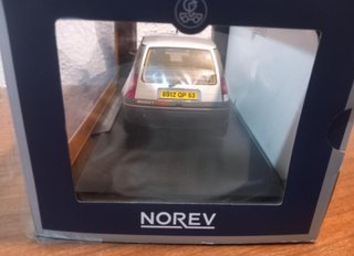 Coche a escala 1/18 Norev Renault