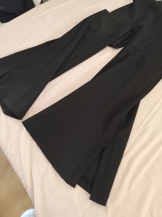 Pantalones flare negros acampanados