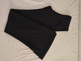 Pantalones flare negros acampanados