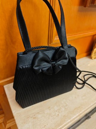 Bolso de fiesta negro con lazo