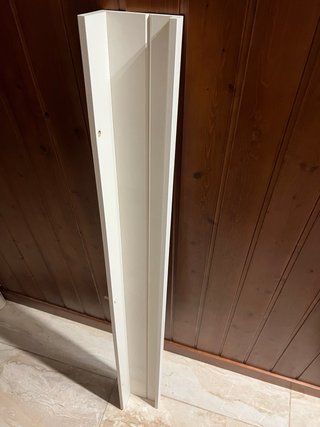 Estantería blanca de madera nueva