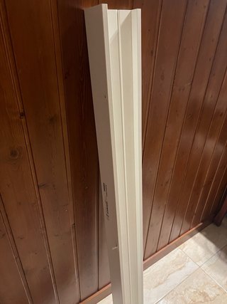 Estantería blanca de madera nueva