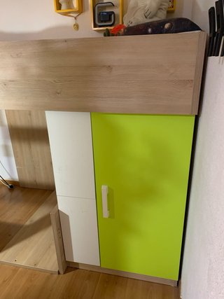 Cama juvenil alta con armario ropero