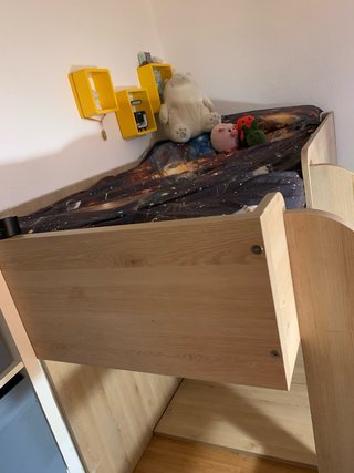 Cama juvenil alta con armario ropero
