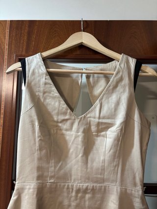 Vestido elegante con pantera beige y negro