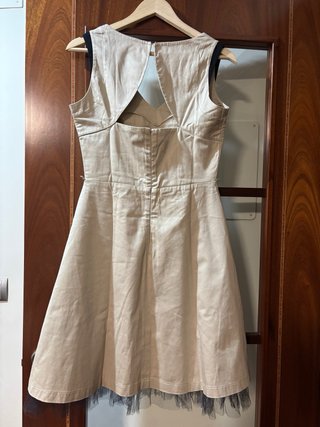 Vestido elegante con pantera beige y negro