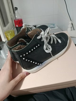 Zapatillas Confetti Tachuelas Talla 34