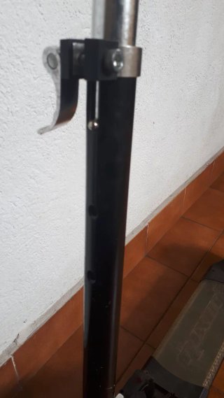 Patinete plegable negro y plateado