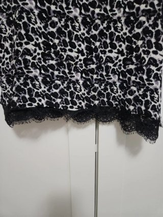 Top tirantes finos  animal print y encaje. Talla40