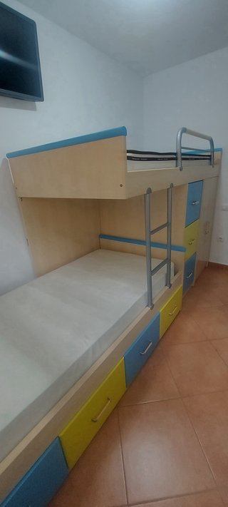 Dormitorio juvenil casi nuevo