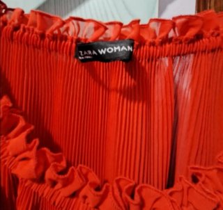 Blusa de gasa roja de Zara Woman