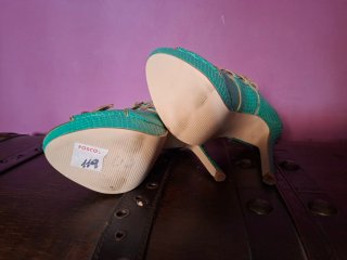 Zapatos de tacón verde turquesa