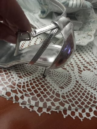 Zapato plateado tacón nuevo comprados en Italia