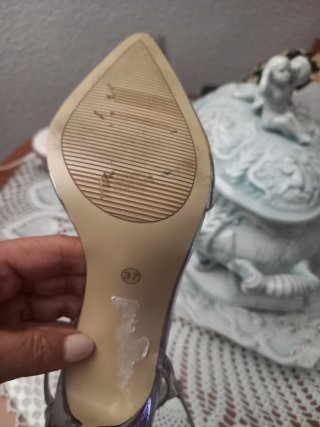Zapato plateado tacón nuevo comprados en Italia