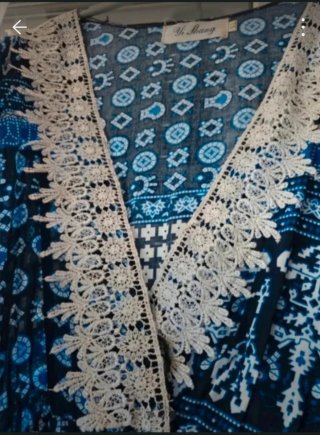 Mono corto estampado azul y blanco