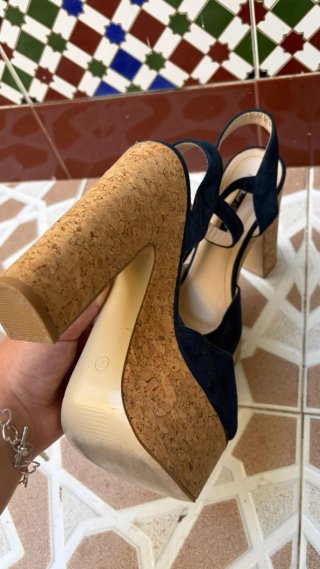 Sandalias tacón azul marino y corcho