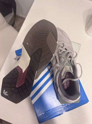 Zapatillas Adidas Gris y Plateado