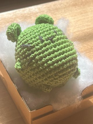 Muñeco crochet verde