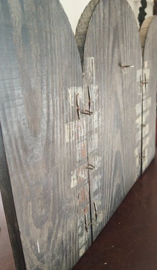 Tríptico religioso gótico madera tallada