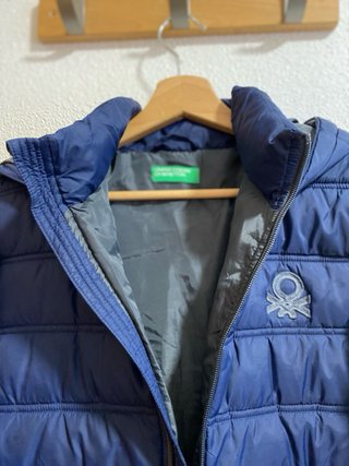 Plumífero chico Benetton azul marino. Talla 11-12