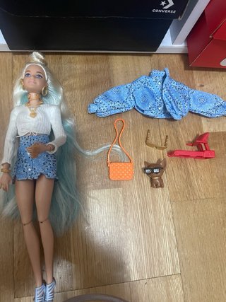 Muñeca Barbie con disfraz de oso rosa las tres por