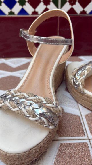 Sandalias de cuña de yute.