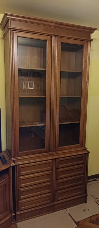Mueble madera maciza con vitrina y cajones
