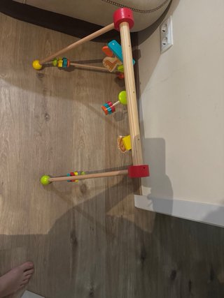 Gimnasio de madera para bebés