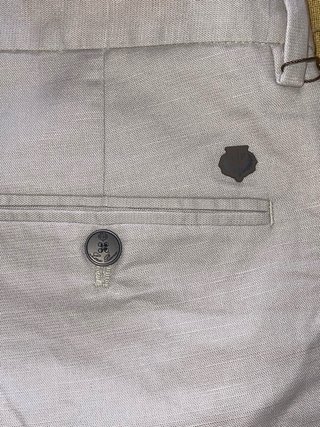 Pantalón beige hombre