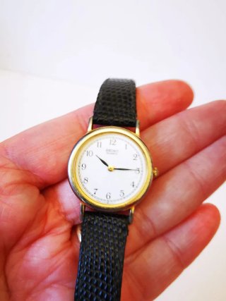Reloj Seiko Quartz Dorado y Negro