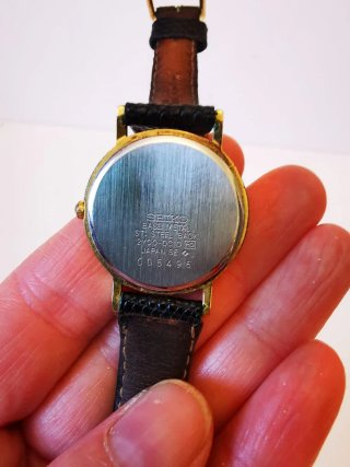 Reloj Seiko Quartz Dorado y Negro