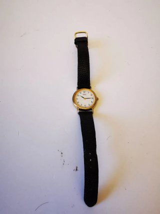 Reloj Seiko Quartz Dorado y Negro