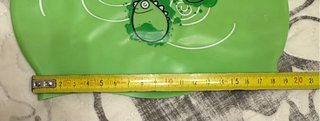 Gorro de natación verde con dinosaurios
