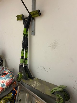 Patinete freestyle verde y negro 50 euros los dos