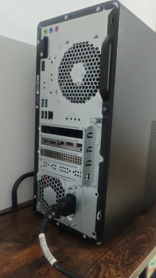 PC HP Gamer Negro con Luces Verdes