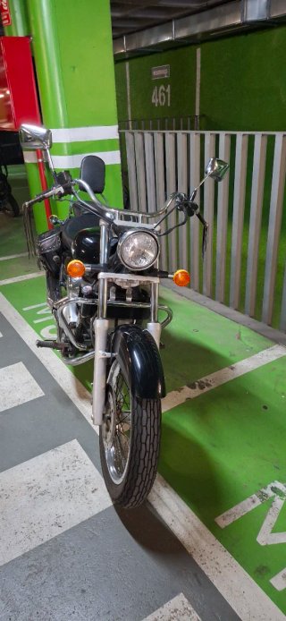 Honda Shadow 125  Negra