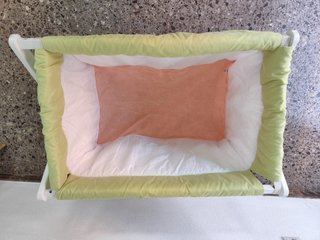 Minicuna bebé en buen estado