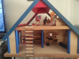 Casita de muñecas con accesorios