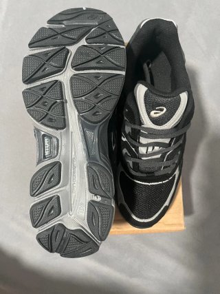 Zapatillas Asics Negras y Grises