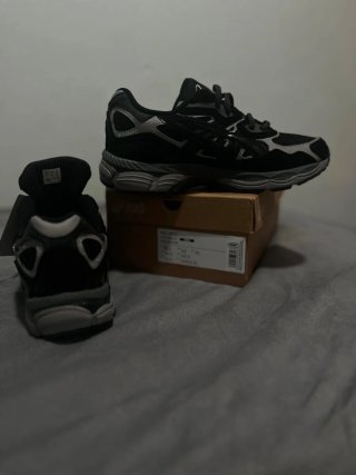 Zapatillas Asics Negras y Grises