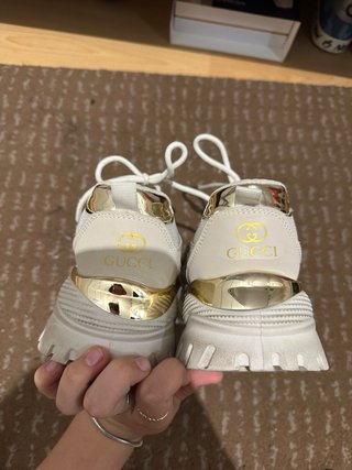 Zapatillas Beige y Doradas Talla 41