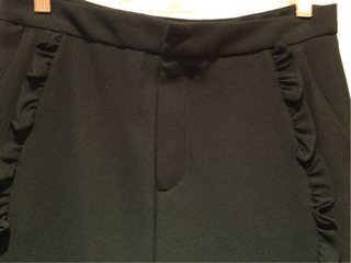 Pantalón Zara crep negro con volantes