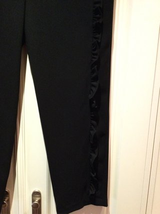 Pantalón Zara crep negro con volantes